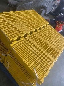 Tấm nhựa lót sàn chuồng chó
