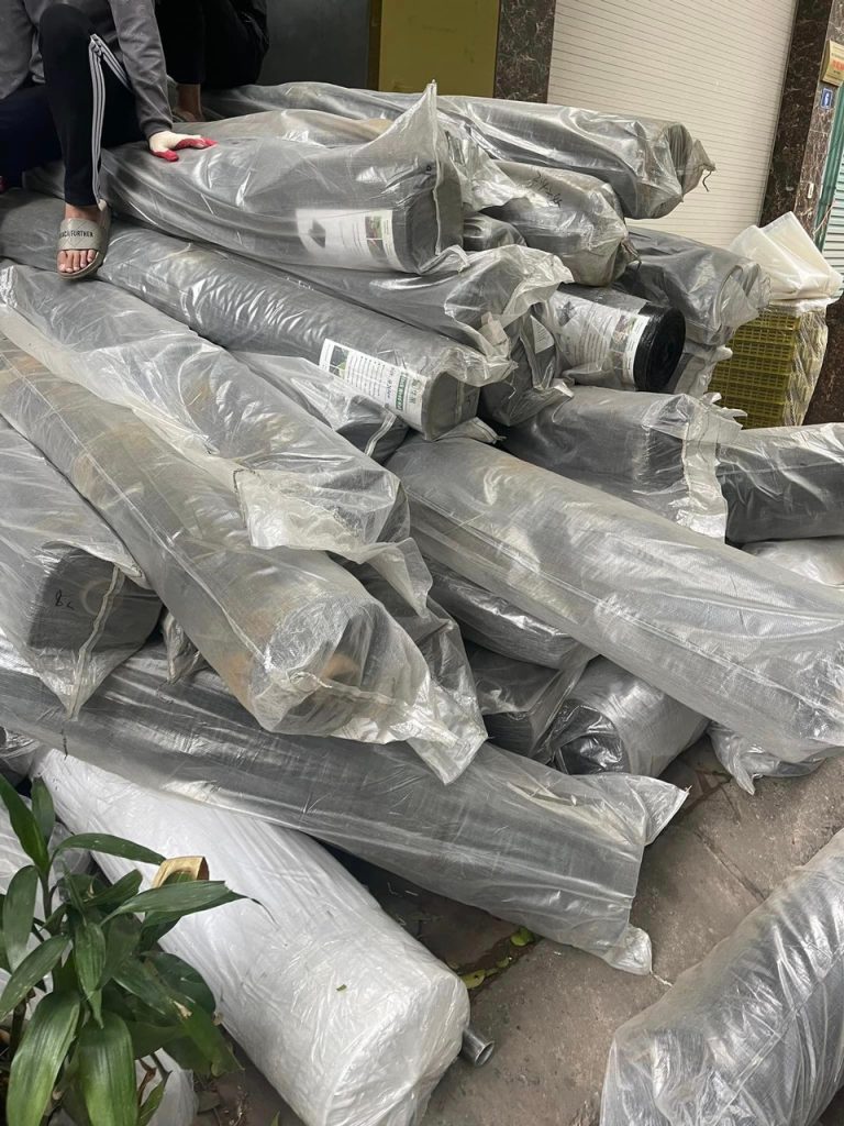 Bạt phủ diệt cỏ